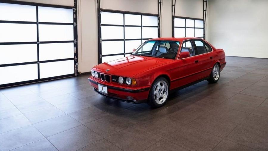  BMW M5 Sedan (E34) 1991 года  (фото 2 из 21)